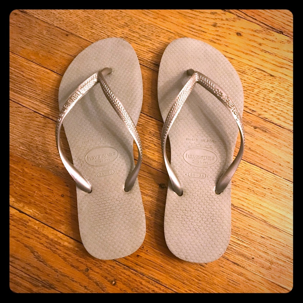 $10 Slim Silver Havaianas